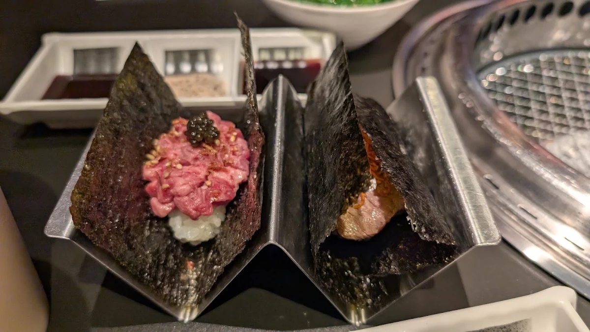 wagyu hand roll raw a5和牛塔塔手卷